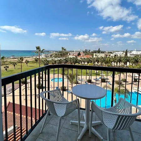 Nelia Sea Breeze Hotel 4*