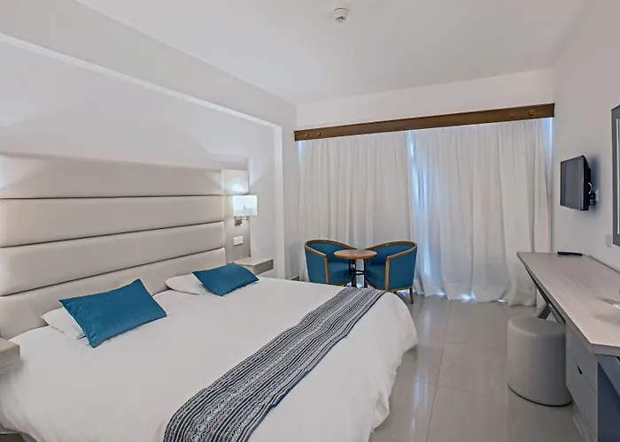 Hotell Nelia Sea Breeze