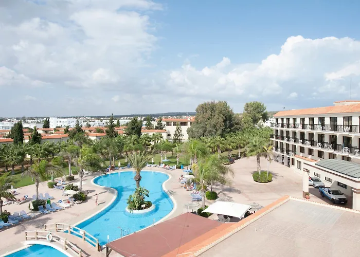 Nelia Sea Breeze Hotell 4*