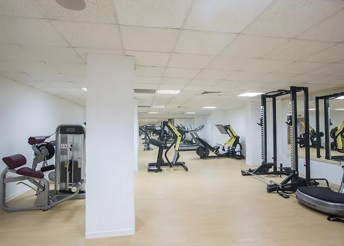 Nelia Sea Breeze Hotell 4*