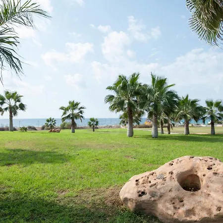 Nelia Sea Breeze Hotel 4*