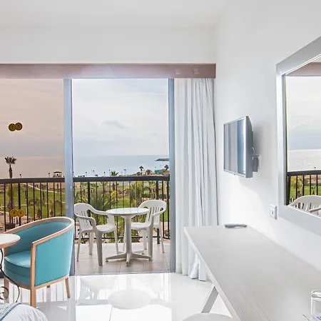 Nelia Sea Breeze فندق أيا نابا