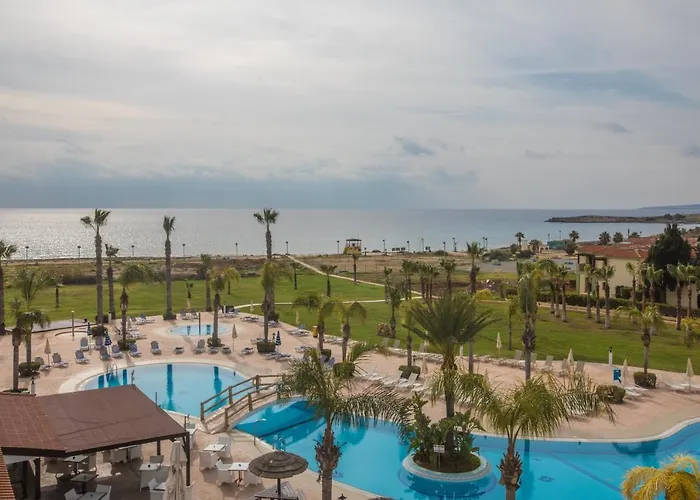 Nelia Sea Breeze Hotell 4*
