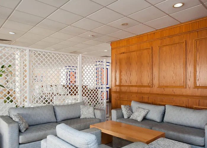 Hotell Nelia Sea Breeze 4*