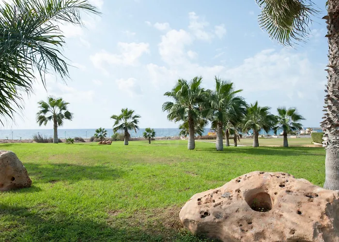 Nelia Sea Breeze Hotell