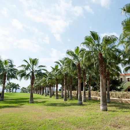 Nelia Sea Breeze Hotel 4*