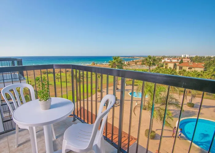 Nelia Sea Breeze فندق أيا نابا