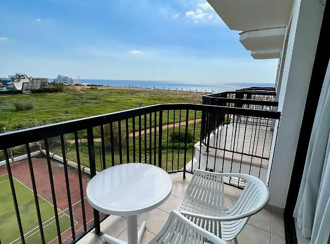 فندق Nelia Sea Breeze 4*