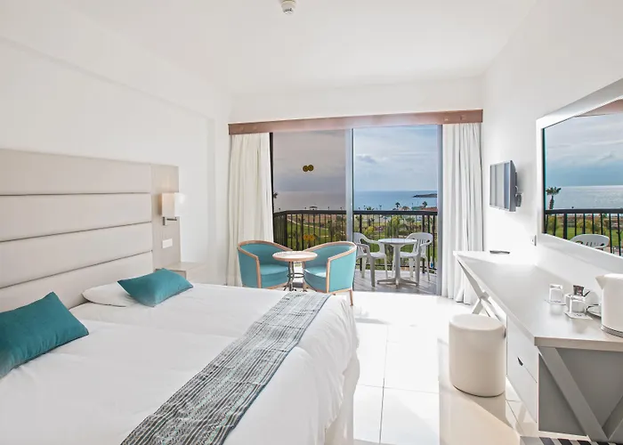 Nelia Sea Breeze فندق أيا نابا