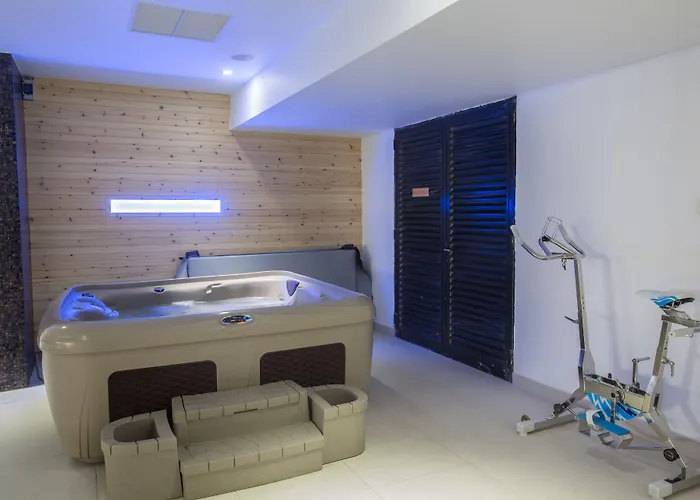 Nelia Sea Breeze أيا نابا